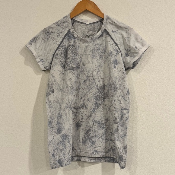 Lululemon Swiftly Tech Short Sleeve 2.0 MultiDye
White/Grey/Black Size Medium - Picture 2 of 6